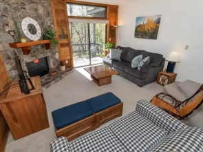Seven Springs 1 BR Deluxe Condo, Mountain Views! by RedAwning
