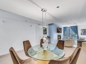 Spacious 2BR Santa Monica Beach Condo