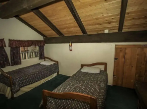 Wind Chimes - 3 Br home by RedAwning