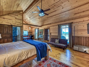 Quaint Cabin in the Heart of 290 Wine Trail