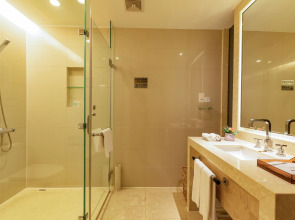 Guangzhou Pearl River International Hotel （Yijing Lu Metro Station）