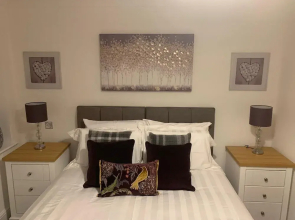 Absolute Stays At The Qube - Families Contractors, Free Wifi