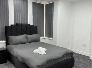 Peaceful Luton Apartment With Electric Heating & Wifi