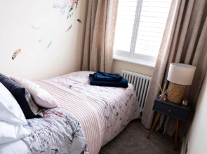 3 Bed House - Sleeps 6 - Garden - Parking - Wifi