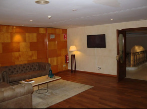 Chic & Basic Velvet Hotel