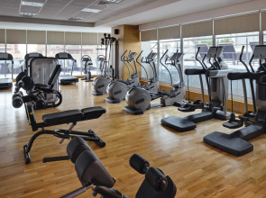 Mövenpick Jumeirah Lakes Towers Hotel