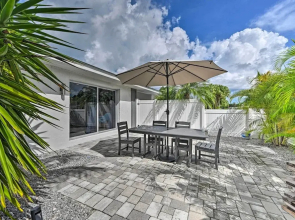 Remodeled Naples Getaway w/ Pool ~ 1 Mi to Beach!