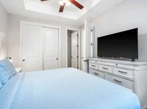 Blue Bird by Lake Escape - Near Silver Dollar City