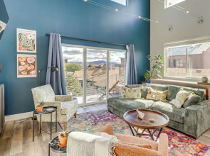 < 2 Mi to Dtwn Reno: Luxe Midtown Gem w/ Patio