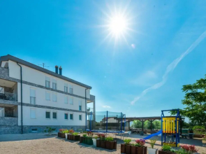 Crowonder Luxury Vir- 6 New Apartments for Families with Playground for Kids