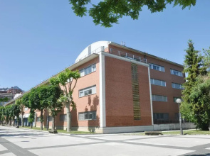 Residencia Universitaria Resa Tomás Alfaro Fournier - Centro Adscrito a REAJ - Campus Accomodation