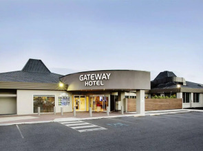 Nightcap at Gateway Hotel