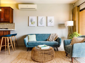 Flamingo Marina Resort 523, Flamingo 2-Bedroom Beachfront Condo with Pool