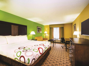 Garner Hotel Glen Burnie BWI Airport Area by IHG