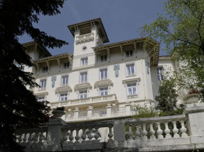 Splendid Hotel by Popinns