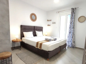 Modern Mykonos 2 Bd Aqua w shared Pool