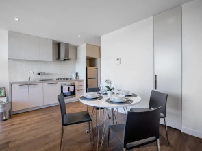 Wow Apartment In Boxhill Central Near Hospital