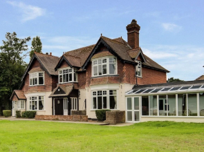 Maple Manor Hotel