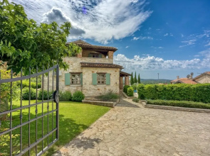Vila Amyra With Pool
