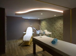 Water Side Resort & Spa