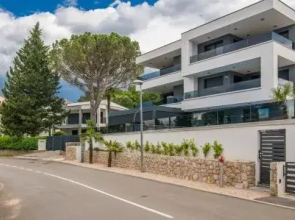 Elle Luxury Apartments Vanta?I?I