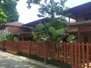 Oyo 3383 Roemah Kayu Saragan Syariah