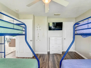 Walk to Beach: Charming Home w/ Deck in Galveston