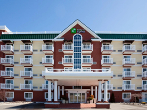 Holiday Inn Express & Suites Petoskey by IHG