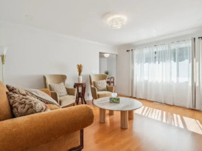 Spacious Mountain View Duplex In Prime Location 3 Bedroom Duplex