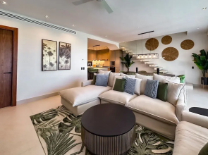 Marina Garden Penthouse 3 Bedroom Apartment