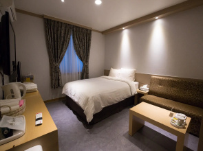 Sunrise Hill Tourist Hotel