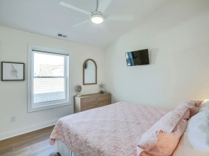 Spacious Wildwood Condo: Walk to Beach!