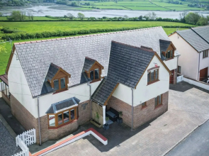 Highfield - 5 Bedroom Holiday Home - Pembroke Dock