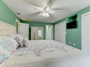 Island Retreat Upper B by Vtrips
