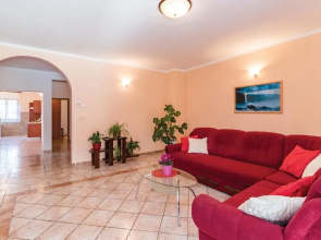 Stunning Home in Pula With Wifi and 4 Bedrooms