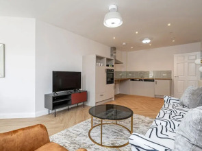 Quiet Luxe Escape 65s Only