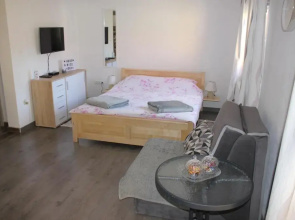 Studio Apartments Adian