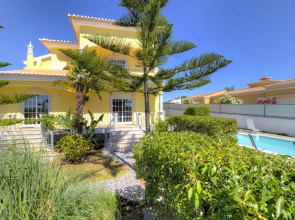 Villas2go2 Menir