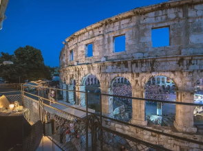 Arena & Seaview Luxurious Residence