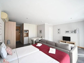 Famous Crows Lisbon Suites