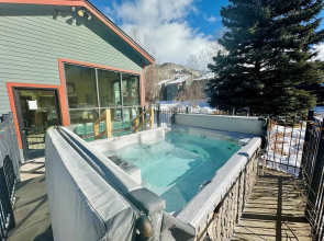 Lodge Life! Walk Or Shuttle To Lifts + Fireplace, Hot Tub 2 Bedroom Condo by RedAwning