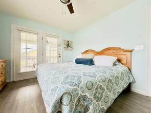 Casa De Verde 4 Bedroom Home by RedAwning