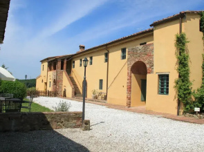 Apartment in Guasticce With Shared Pool