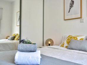 Phaedrus Living: Seaside Luxury Flat Lighthouse 67