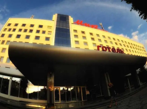 Mir Hotel In Rovno