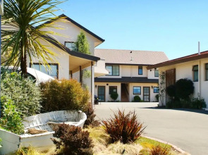 Arrow Motel Apartments