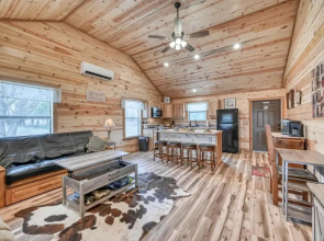 Rustic Cabin With Firepit and Grill - 10 Mins to Main St