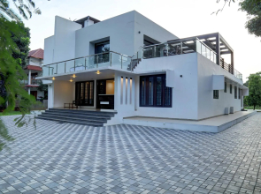 Nadhiyoram River Retreat