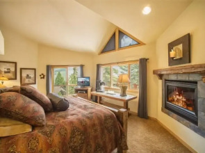 Retreat at Summerwood 5 Bedroom Apartment by Key to the Rockies