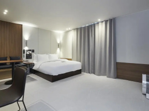 Seosan Lake Park Just Sleep Hotel